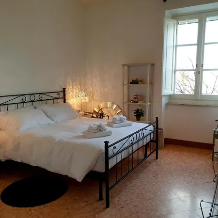 Casa Di Amici Sofia アパート コルトーナ